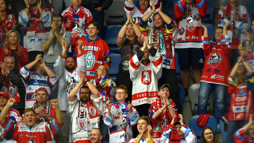 Spokojení pardubičtí fanoušci