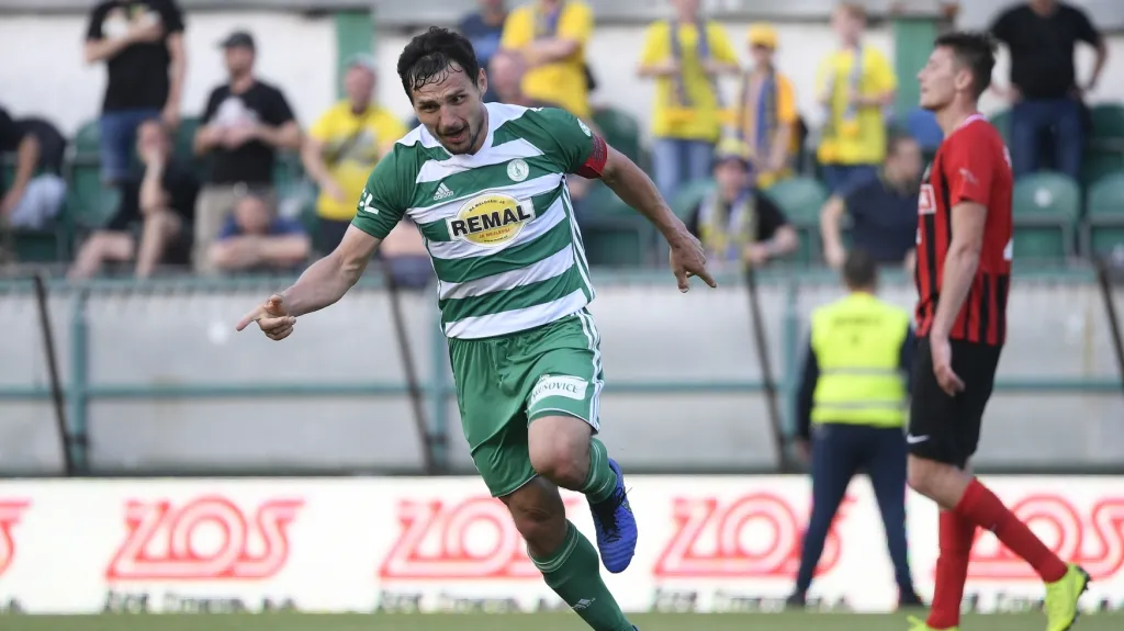 Josef Jindřišek se raduje z gólu v utkání s Opavou