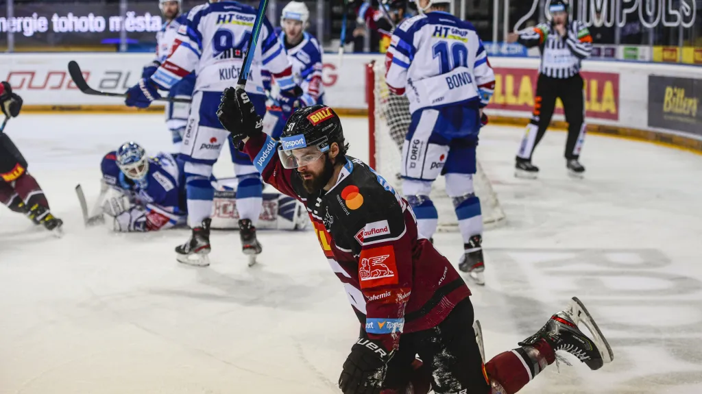 Roman Horák slaví branku proti Kometě