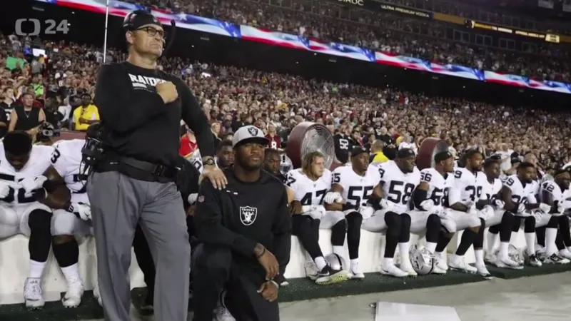 Při hymně musíte stát, nařizuje NFL hráčům