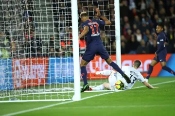 Eric Choupo-Moting z PSG neproměňuje stoprocentní šanci v utkání se Štrasburkem