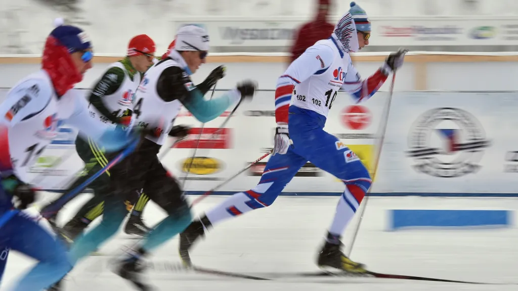 Ondřej Černý v čele sprintu klasickou technikou