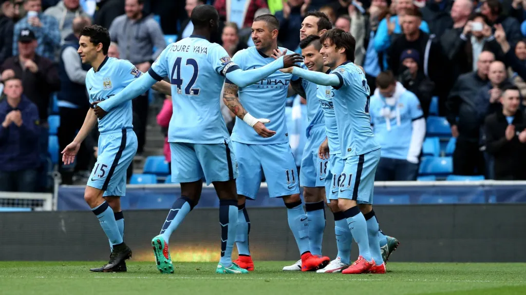 Slavící fotbalisté Manchesteru City