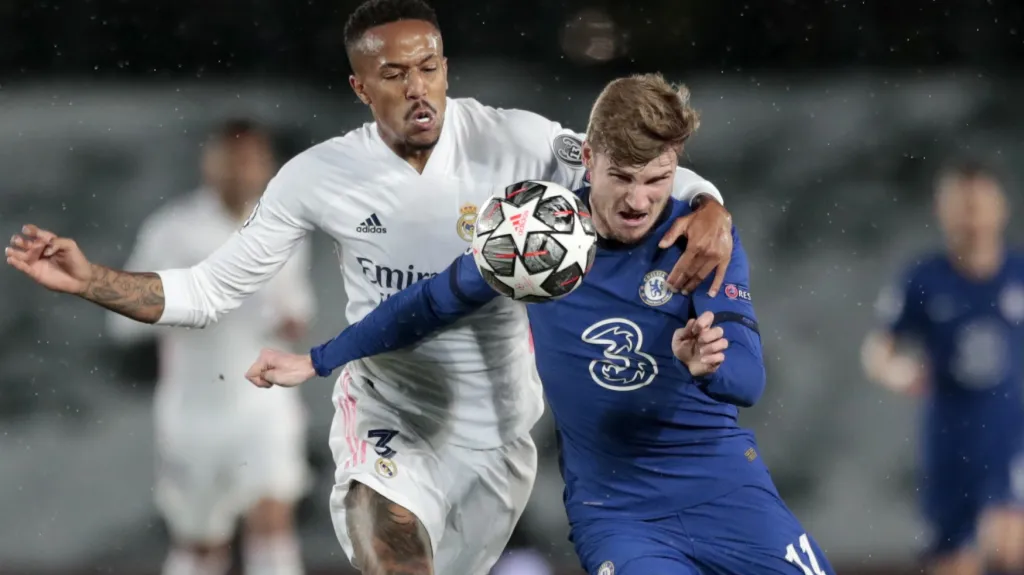 Timo Werner z Chelsea (vpravo) v utkání s Realem Madrid