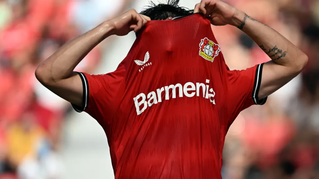 Sardar Azmoun z Leverkusenu si zoufá po zahozené šanci