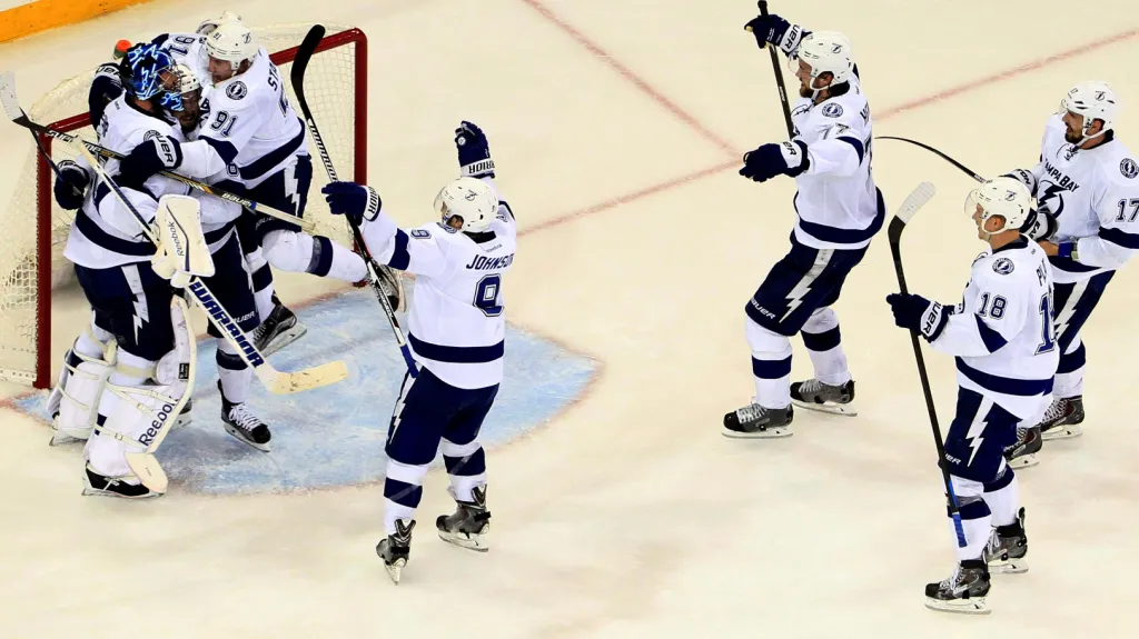 Hokejisté Tampy slaví postup do finále Stanley Cupu