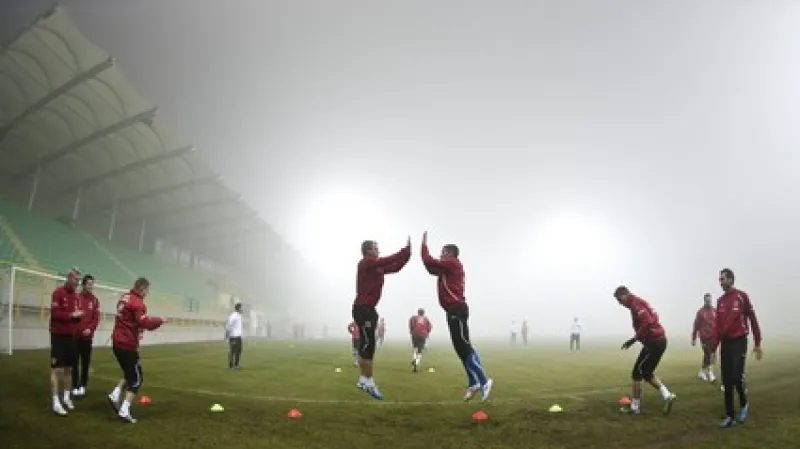 Trénink fotbalové reprezentace probíhal v mlze