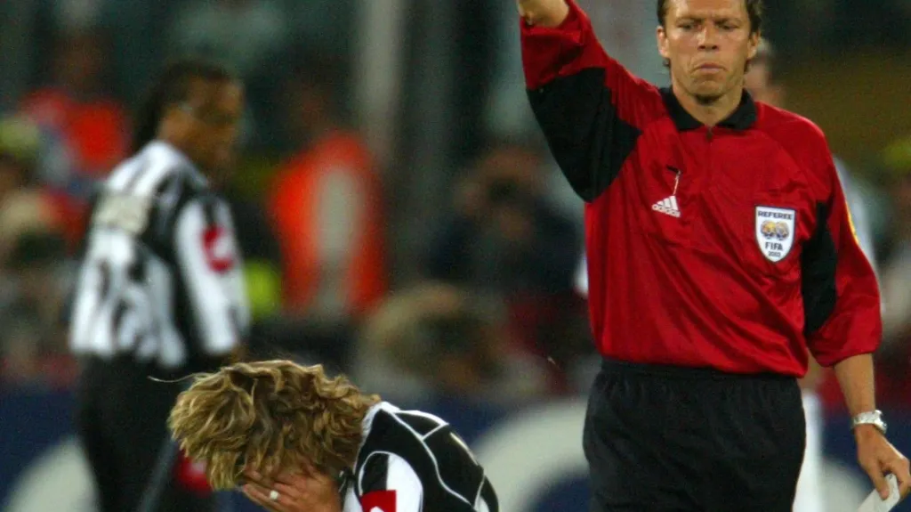 Zklamaný Pavel Nedvěd v semifinále LM v roce 2003