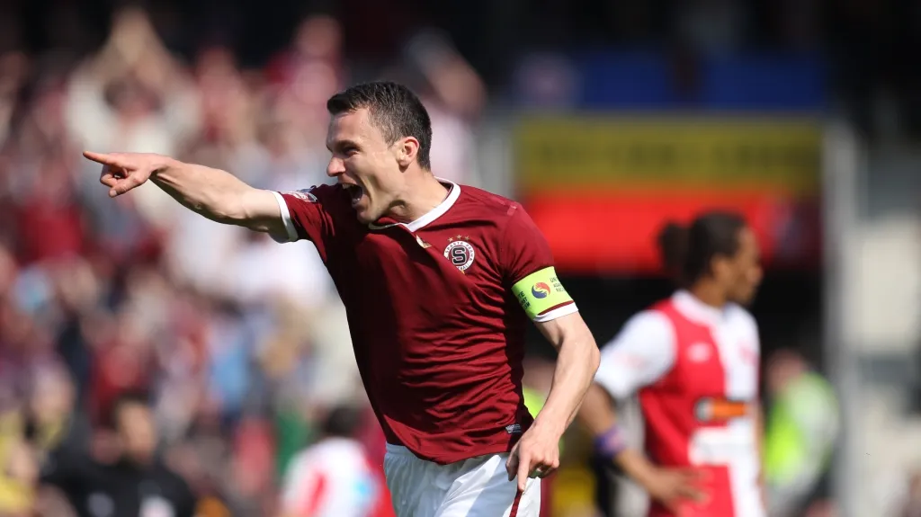 Sparťanský kapitán Lafata slaví gól v síti Slavie