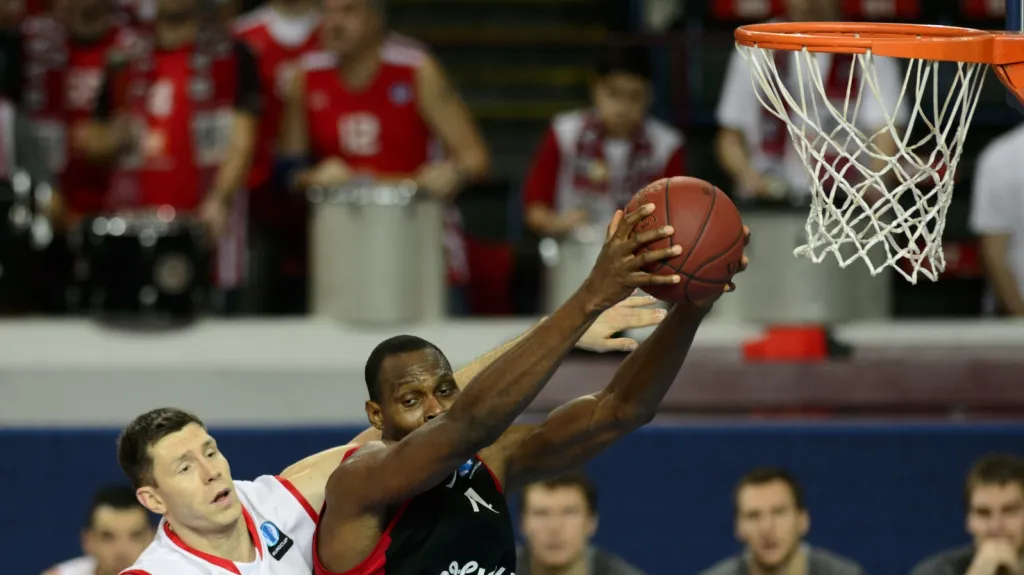 Petr Benda v utkání s Charleroi