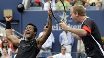 Leander Paes a Lukáš Dlouhý