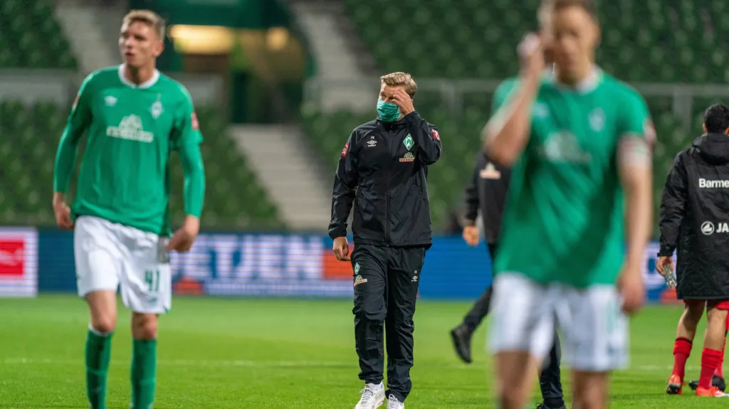 Zklamaný kouč Florian Kohfeldt a jeho svěřenci