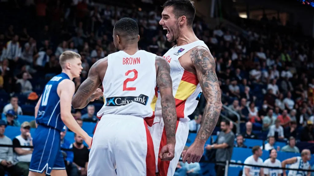 Španělé otočili utkání s Finy a postupují do semifinále