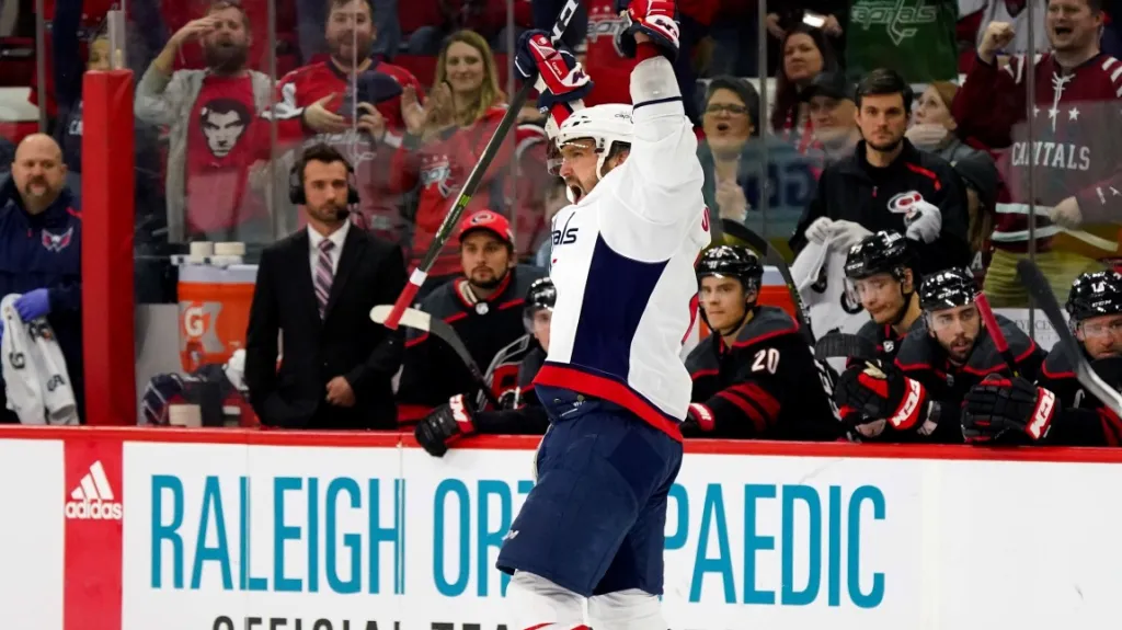 Alexandr Ovečkin se raduje z gólu