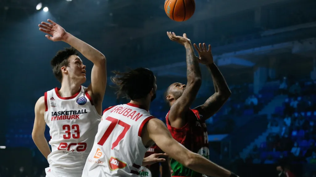 Utkání Pinar Karsiyaka - Nymburk 