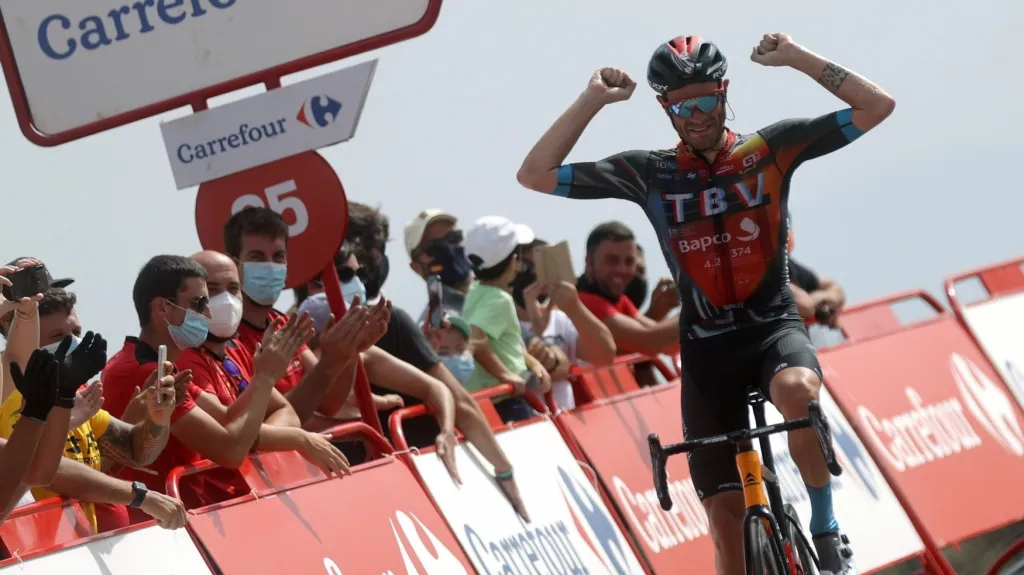 Damiano Caruso slaví první individuální výhru na Vueltě