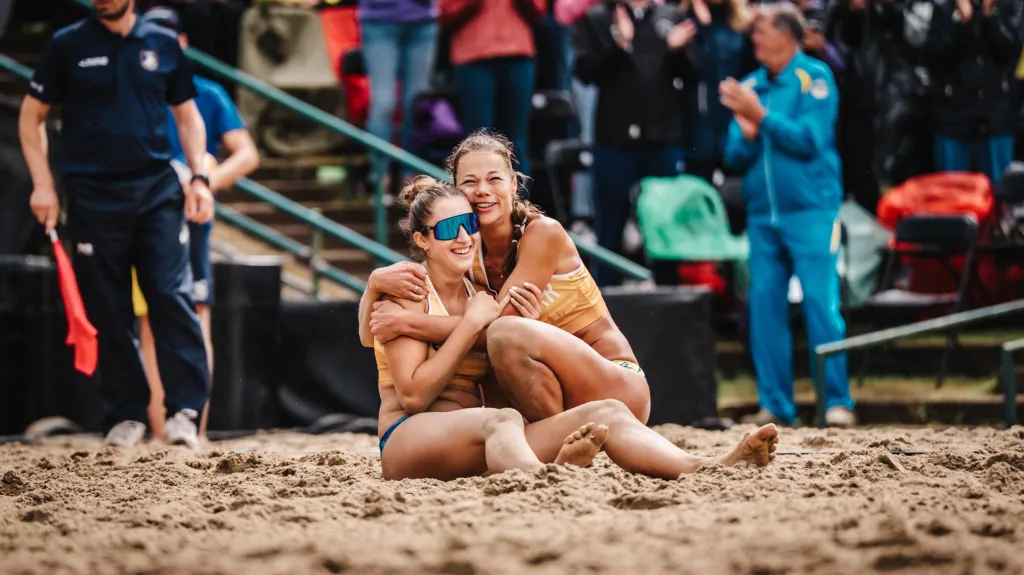 Tetiana Lazarenková a Maryna Hladunová