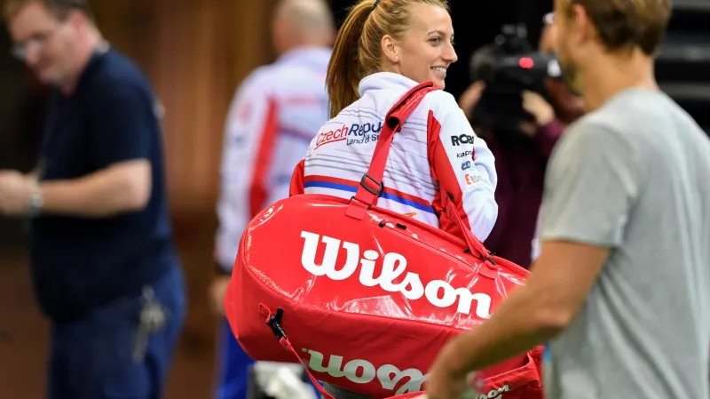 Tenistky poprvé testovaly povrch, Kvitová hrála čtvrt hodiny