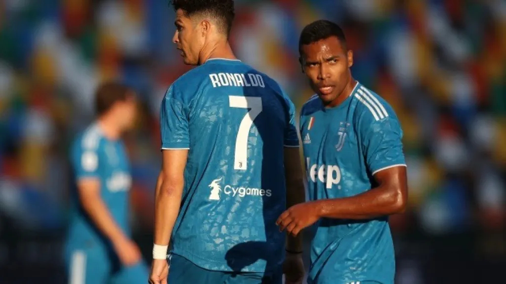 Cristiano Ronaldo a Alex Sandro z Juventusu
