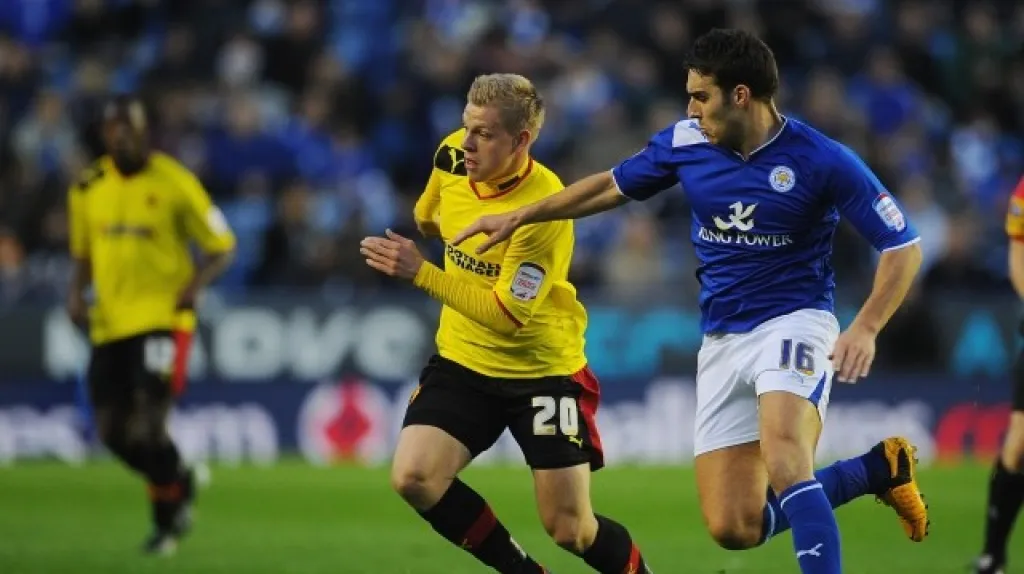 Matěj Vydra (vlevo) v dresu Watfordu