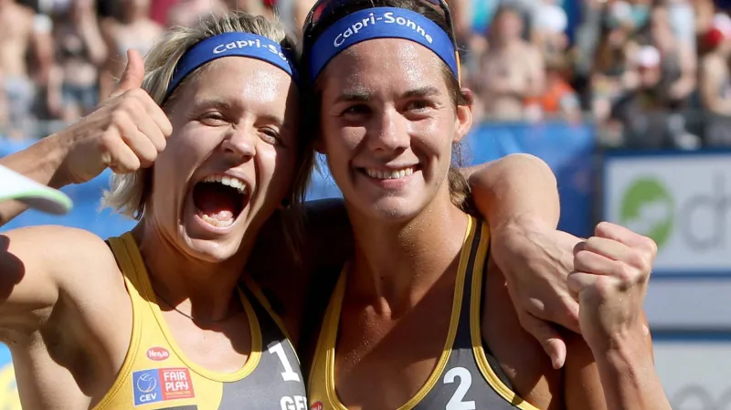 Slavící Laura Ludwigová a Kira Walkenhorstová