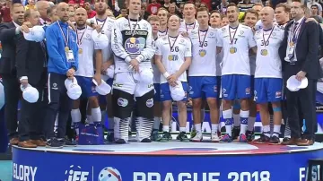 Medailový ceremoniál po finálovém utkání Finsko – Švédsko