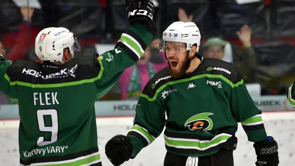 Radující se hokejisté Karlových Varů