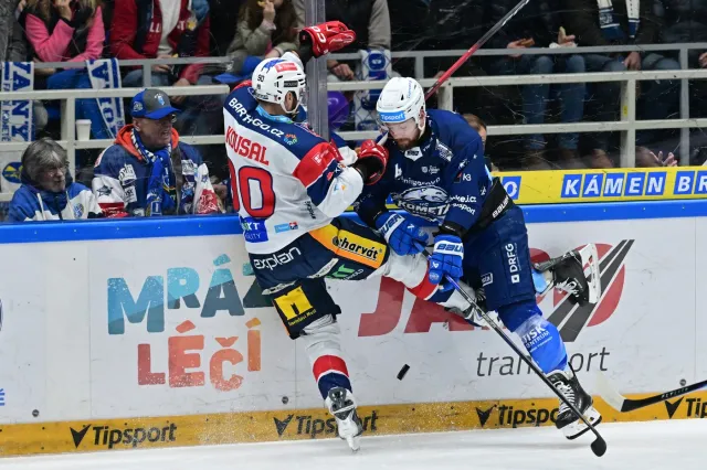 Marný boj Komety, Pardubice poslal do semifinále Červenka