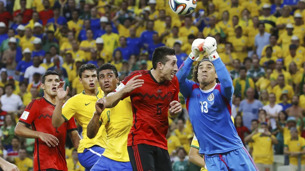 Mexický brankář Guillermo Ochoa