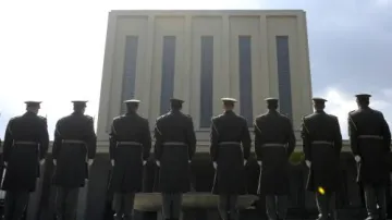 Čestná jednotka armády se rozloučila s Ladislavem Novákem