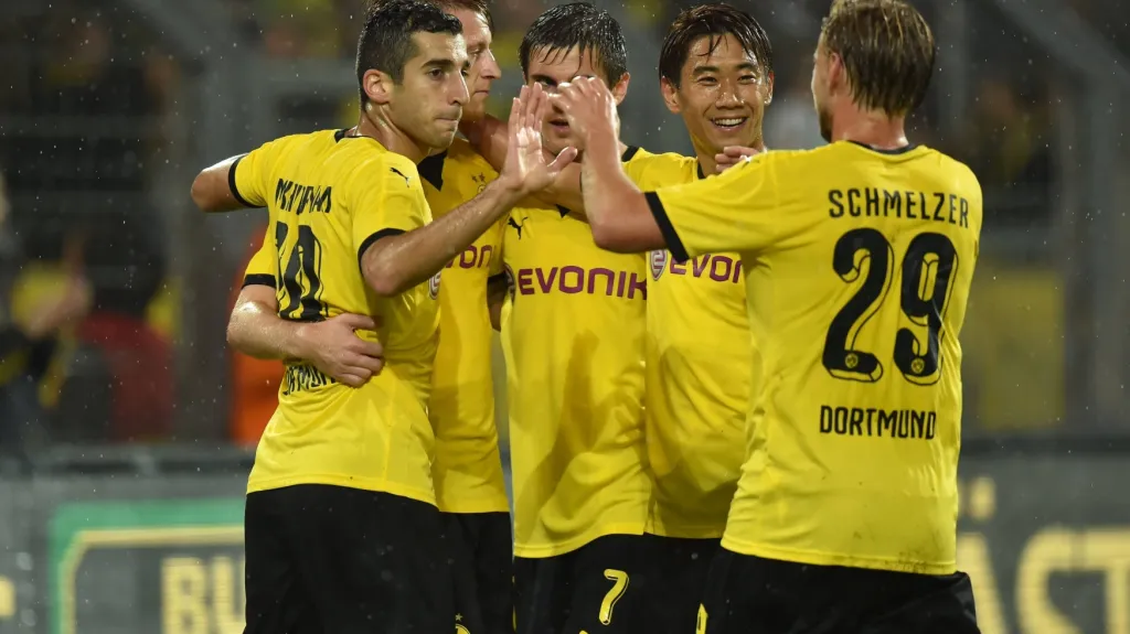 Slavící fotbalisté Dortmundu
