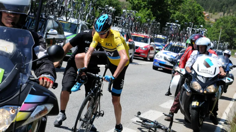 Defekt Chrise Frooma před Col de Manse