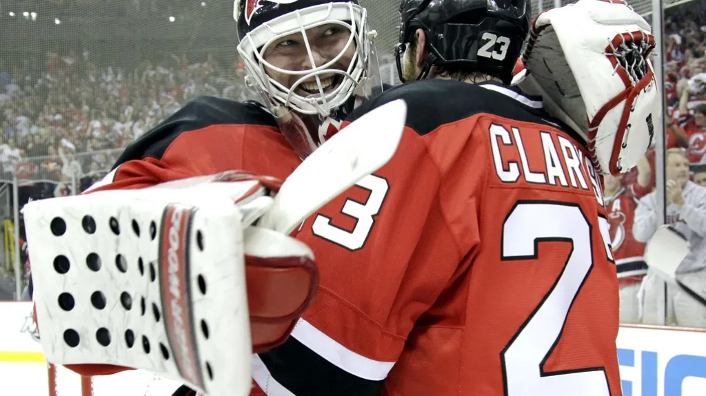 Martin Brodeur a  David Clarkson