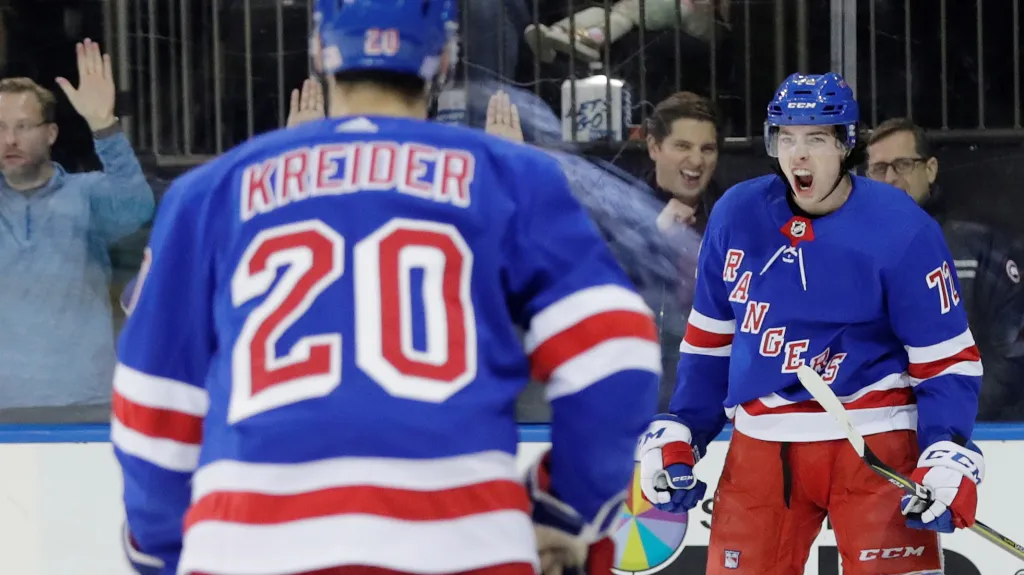 Filip Chytil se raduje ze vstřelené branky