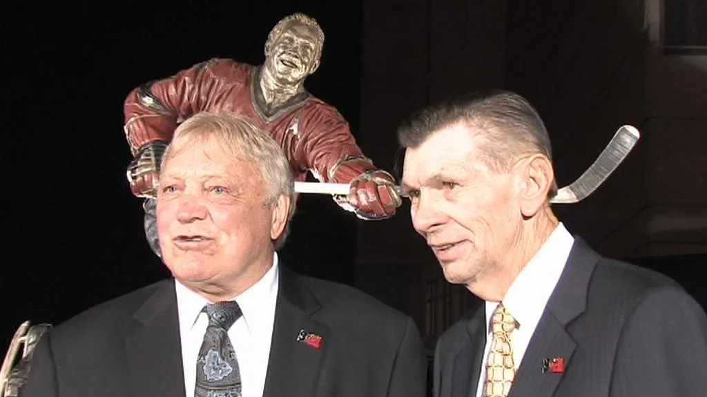 Bobby Hull (vlevo) a Stan Mikita