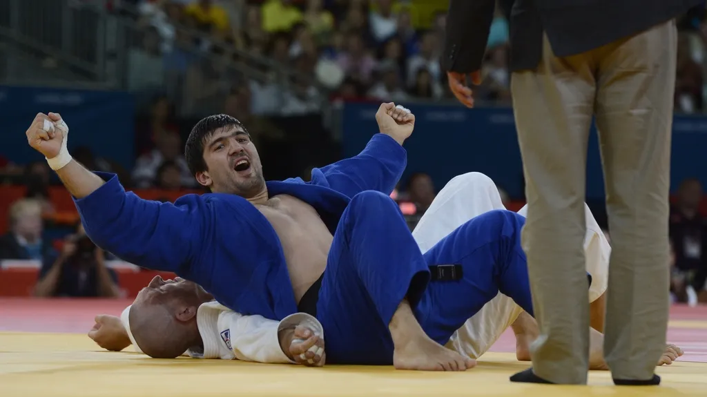 Rus Chajbulajev se raduje po výhře nad Lukášem Krpálkem 