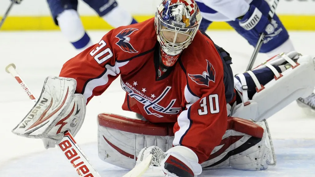 Brankář Michal Neuvirth 