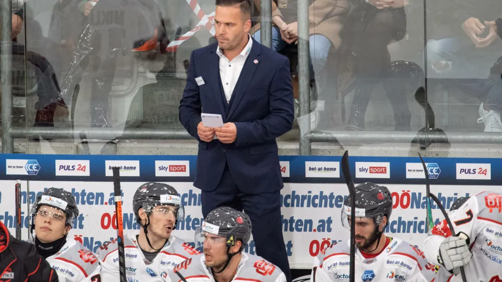 Dušan Pašek na lavičce týmu Bratislava Capitals v roce 2020