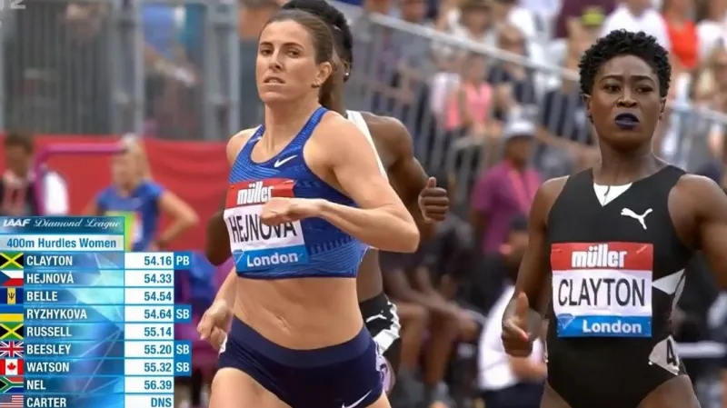 Závod žen na 400 metrů překážek s druhou Hejnovou