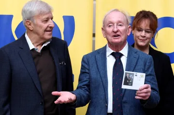 Rod Laver a Jan Kodeš (vpravo)