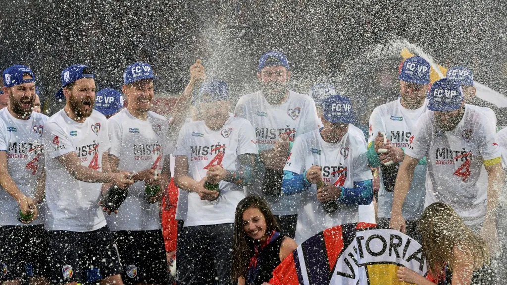 Mistrovský titul slavící fotbalisté Viktorie Plzeň