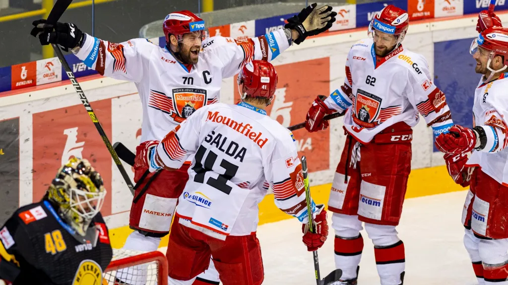 Radek Smoleňák s kolegy slaví trefu proti Litvínovu