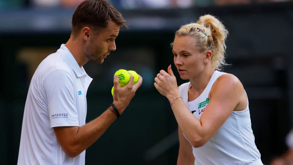 Kateřina Siniaková se Semem Verbeekem ve finále Wimbledonu