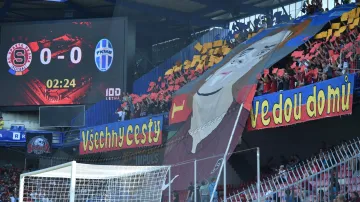 Choreo sparťanských fanoušků pro Tomáše Rosického