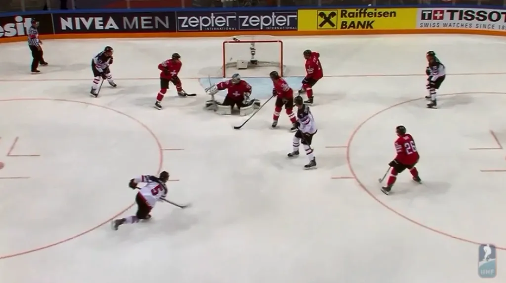 Gól v utkání Švýcarsko - Kanada: Ekblad - 1:3 (28. min.)