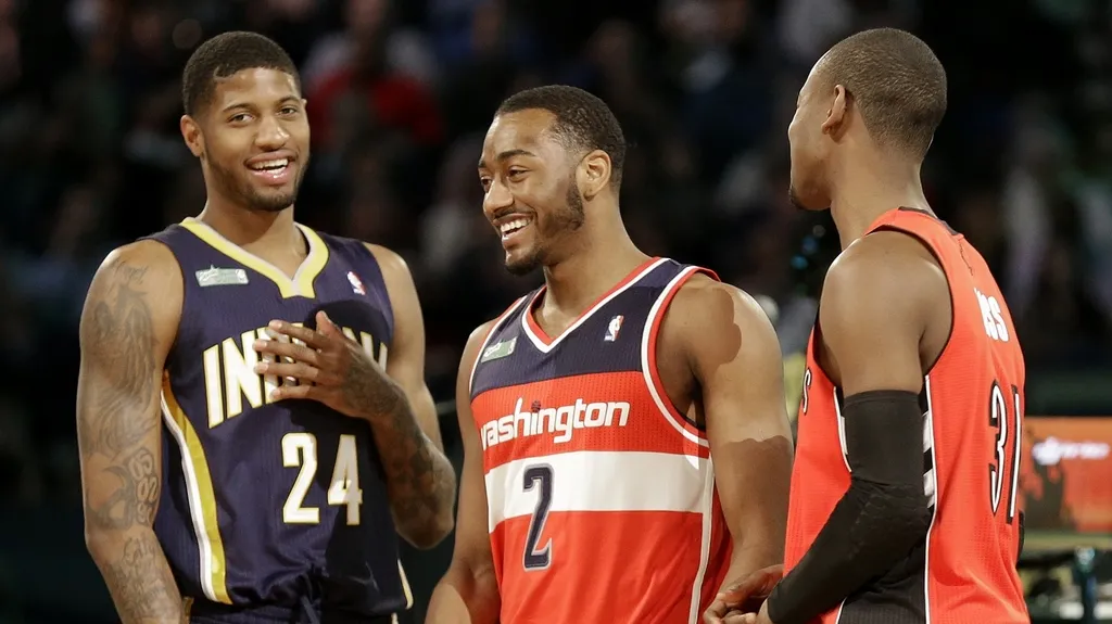 John Wall (uprostřed) spolu s dalšími vítězi exhibiční soutěže