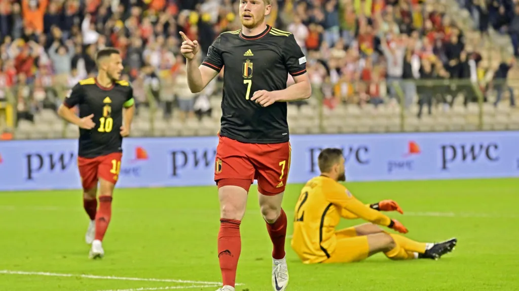 Kevin De Bruyne slaví gól proti Polsku