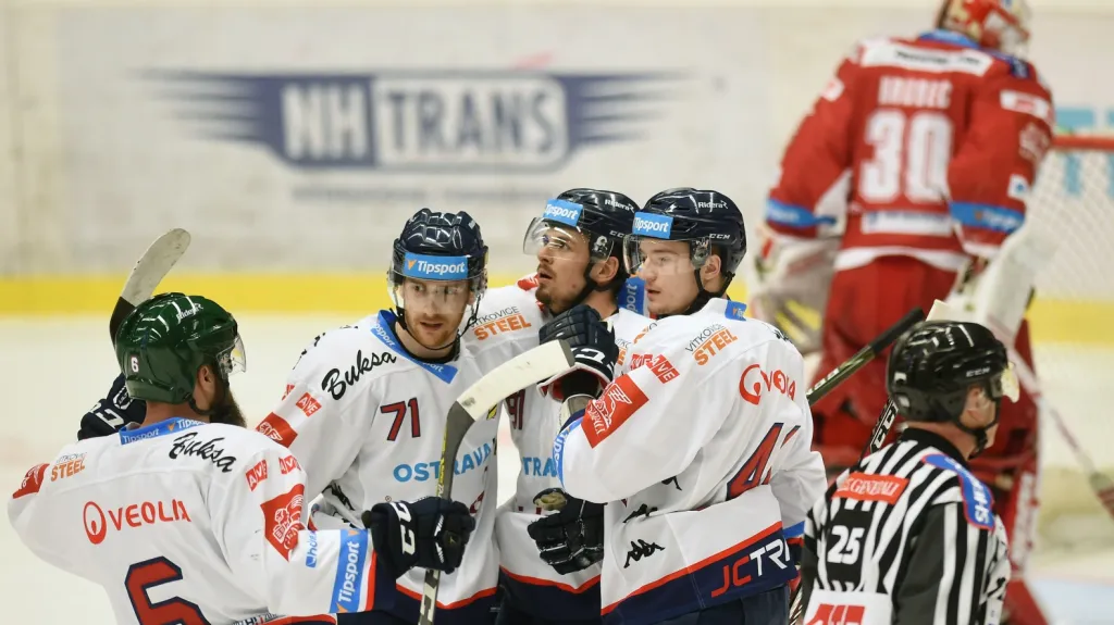 Radující se vítkovičtí hokejisté