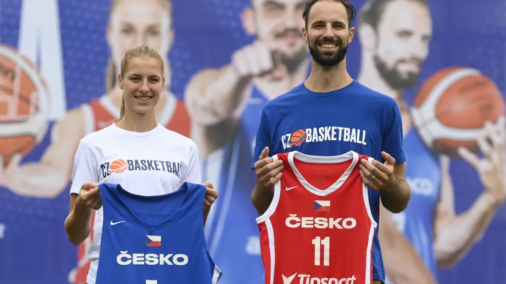 Kateřina Elhotová a Vojtěch Hruban představují nové dresy