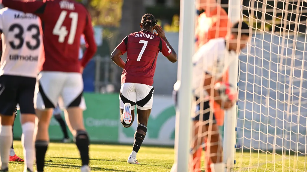 Olatunji oslavuje gól v utkání s Malmö